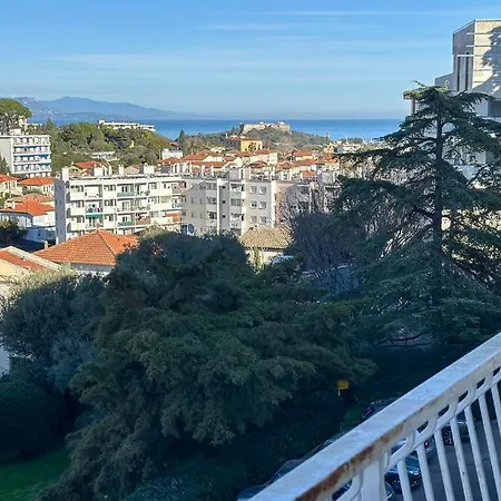 Elegant Avec Terrasse Vue Apartmán *